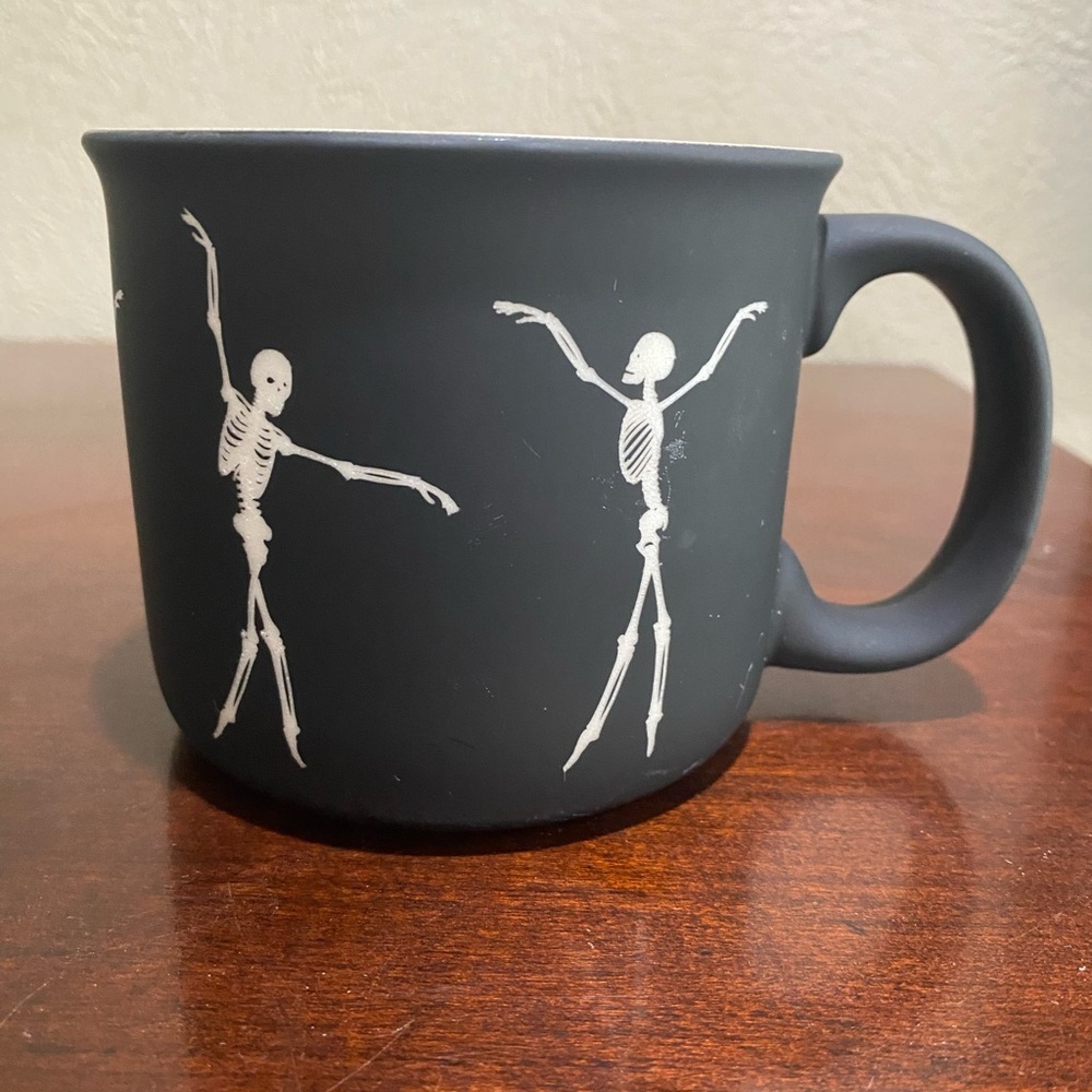 Eccolo, DANCE LIKE NOBODY IS WATCHING 
Ceramic Mug